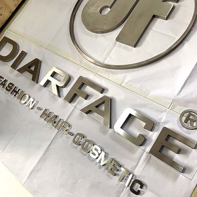 상점 정면 은 붓 3D 금속 서한은 전해도금된 로고 신호를 따릅니다
