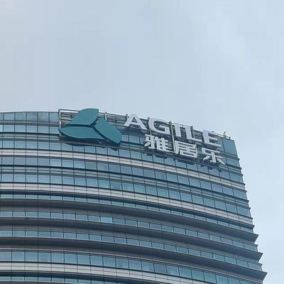 구축되는 LED 라이트 회사명 로고는 3d 채널 레터에 서명합니다