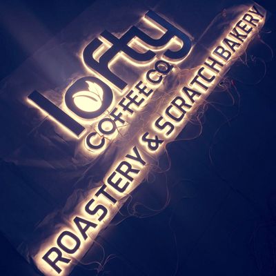 아크릴 백리트 채널 레터가 솔질되는 것으로 특화한 수지는 12VDC에 크롬염료를 칠했습니다